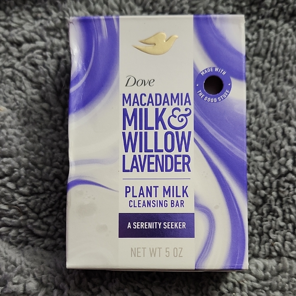Dove Macadamia Milk & Willow Lavender Cleansing Bar
